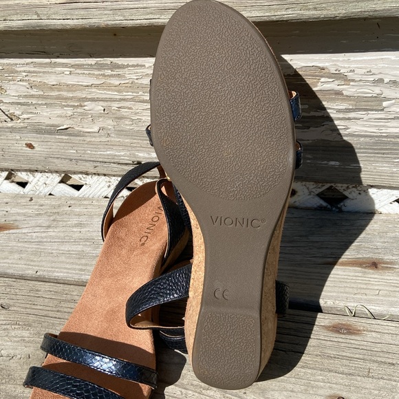 NWOB Vionic Orlanda Black Textured Leather Dressy Wedge Sandals Women's Size 11 - Picture 8 of 15